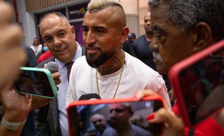 Saiba quando o Flamengo espera contar com Arturo Vidal