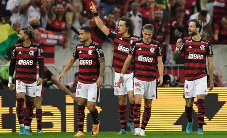 Flamengo goleia e internet brinca: 'David Luiz no outro lado do 7 a 1'