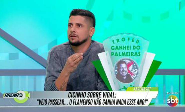 Cicinho faz projeção de títulos do Flamengo na temporada: 'Se for de eleitor'