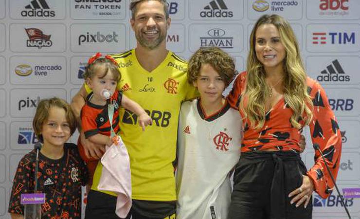 Diego Ribas compartilha vídeo do momento em que conta aos filhos que vai deixar o Flamengo