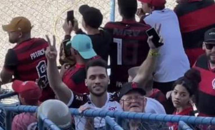 Sobrevivente da tragédia da Chape é visto no meio da torcida do Flamengo