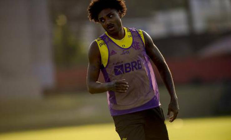 Flamengo confirma saída de Vitinho para o Al Ettifaq, da Arábia Saudita