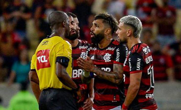 'Globo poderia dar uma vaga ao Luiz Flávio na Central, assim ele deixaria de apitar', diz Mauro Cezar