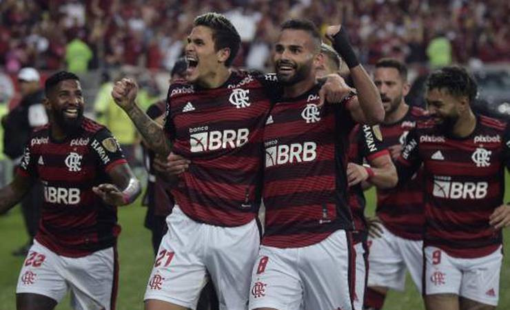 'Mete medo por onde passa': André Rizek se rende ao Flamengo e rasga elogios ao Rubro-Negro