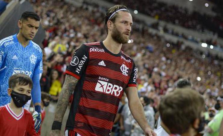 Léo Pereira deixa erros para trás, recupera principais características e espaço no Flamengo de Dorival Júnior