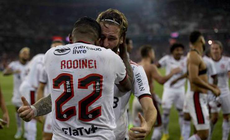 Após assistência em classificação do Flamengo, Rodinei ressalta boa fase de Pedro: 'Mais um golaço'