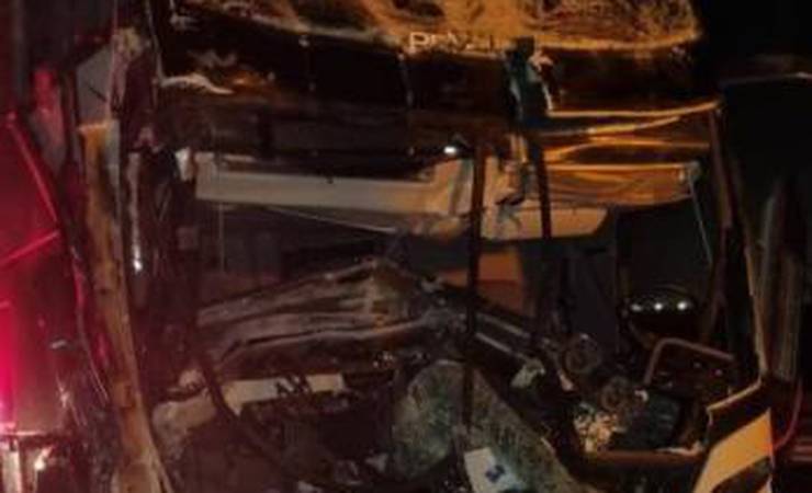 Ônibus com torcedores do Flamengo se envolve em grave acidente com vítima fatal