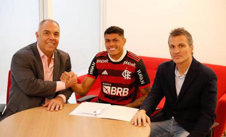 Flamengo renova contrato de joia da base até 2027 com multa milionária