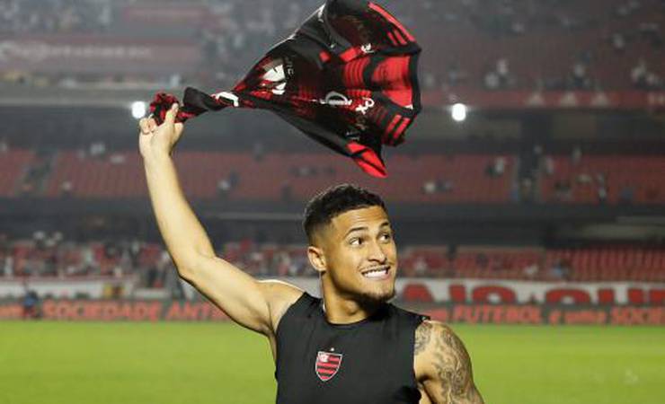 Clube europeu envia representantes e reforça interesse em João Gomes, do Flamengo