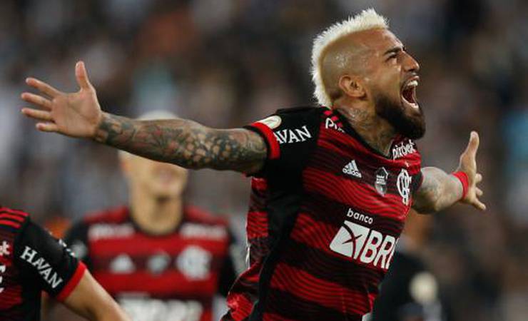 Hora de ser titular? Vidal se destaca no Flamengo e coloca 'pressão' em Dorival Júnior
