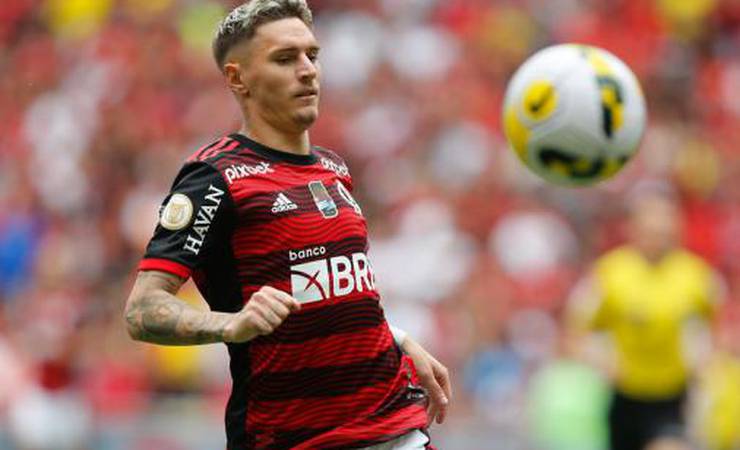 Varela avalia estreia pelo Flamengo e admite 'sabor amargo' com empate