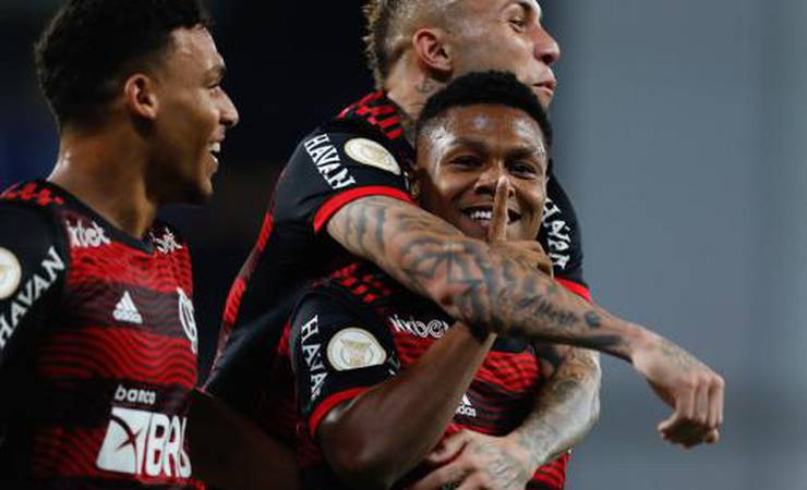 Jornalista da Globo se rende a Matheus França após golaço do atacante do Flamengo