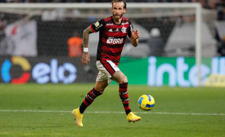 Flamengo x Corinthians: Léo Pereira desmente declaração sobre possível pênalti
