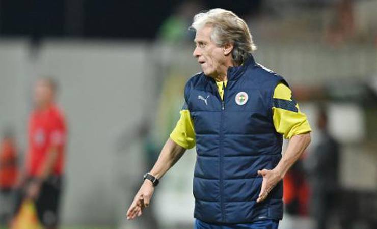 Fenerbahçe de Jorge Jesus vence time do Chipre e se classifica na Europa League