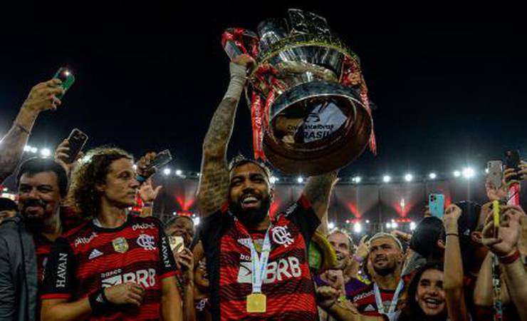 Gabi nega que título da Copa do Brasil era 'peso' para o Flamengo: 'Agora o álbum está completo'