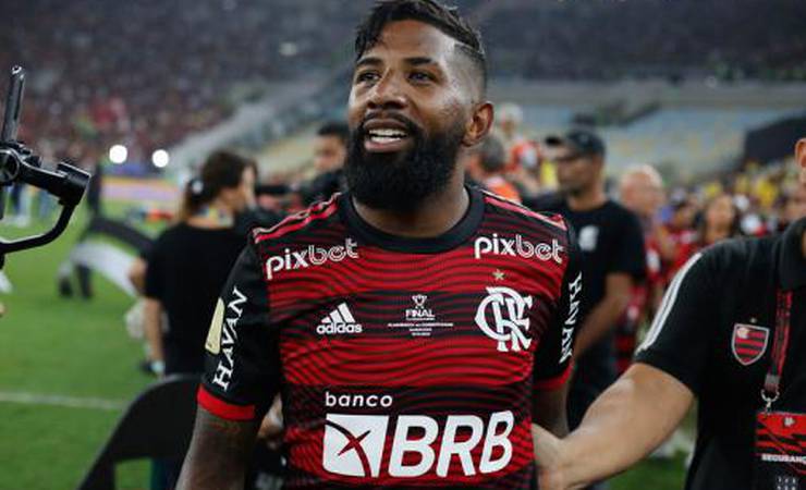 VÍDEO: Torcida do Flamengo pede permanência de Rodinei para 2023