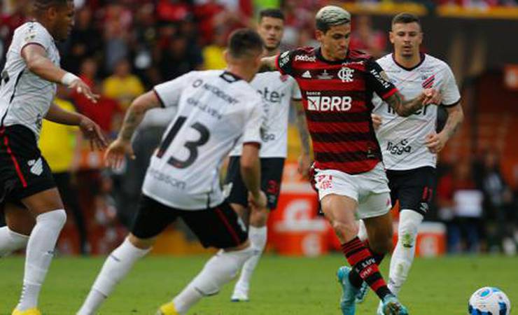 Pedro exalta qualidade do elenco e celebra tricampeonato do Flamengo: 'Coroação de todo trabalho'