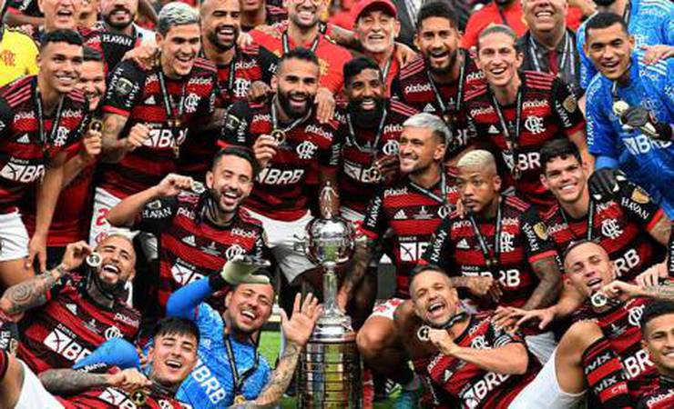 Flamengo homenageia jogadores que entraram em campo na final da Libertadores