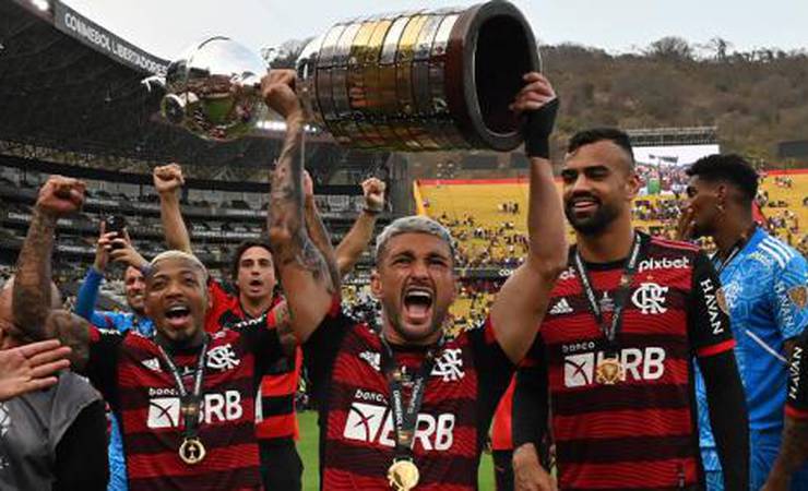 Arrascaeta engrandece 'sacrifício' do Flamengo em 2022 e brinca com problema físico