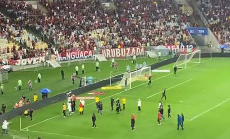VÍDEO: Jogadores do Flamengo dão volta olímpica com taças da Copa do Brasil e Libertadores