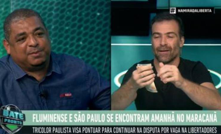 Vampeta paga bolada a Pilhado após perder aposta envolvendo o Flamengo