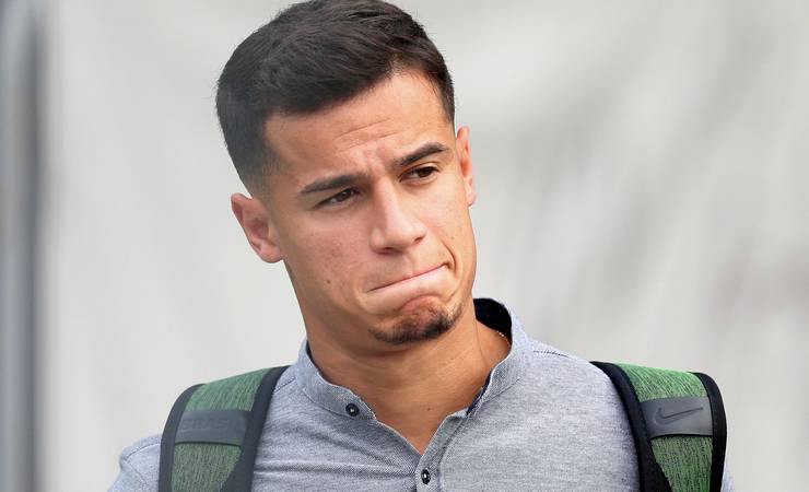 Barcelona estima 3 meses de recuperação após Coutinho ser operado no joelho