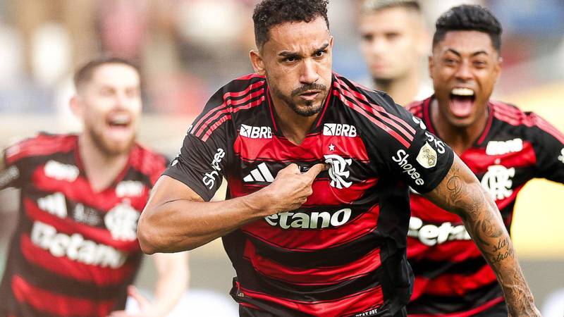 Flamengo negocia renovações com Danilo e inicia conversas por Pedro para 2027