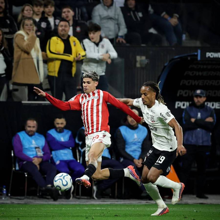 Estudiantes vence o Corinthians por 1 a 0 e avança às semifinais da Libertadores